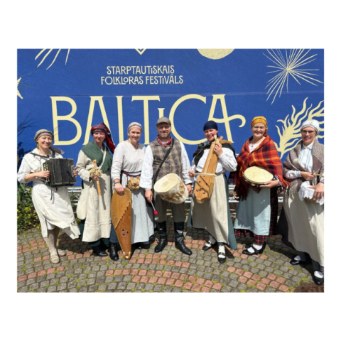 Smiltenes novada Kultūras centra folkloras kopa "Rudzupuķe"